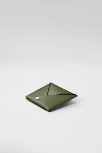 在飛比找樂天市場購物網優惠-Envelope 巧摺短夾 綠色 植鞣皮革卡片夾/零錢包