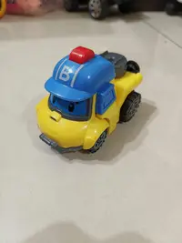 在飛比找Yahoo!奇摩拍賣優惠-【二手衣櫃】兒童玩具 POLI 波力 救援小隊 車系列玩具 