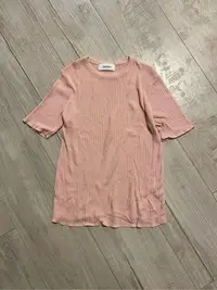 在飛比找Yahoo!奇摩拍賣優惠-黃色小鴨 粉紅色短袖針織衫。9.5成新