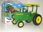 1/16 JOHN DEERE 4010 ROPS TOY FARMER NIB free shipping