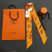 Tag box and bag Hermes scarf orange Aixlibris Parisienne 202