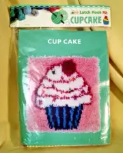 LATCH HOOK KIT CUPCAKE ZIRRLY NEW DIY CRAFT HOBBY PINK YARN FABRIC HOOK TOOL.