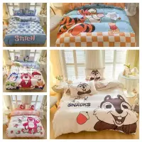 在飛比找Yahoo!奇摩拍賣優惠-迪士尼水洗真絲草莓熊床包組水洗真絲床單組 雙人冰絲被套涼感枕