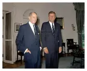 PRESIDENT JOHN F. KENNEDY JFK AND GENERAL DOUGLAS MacARTHUR 8X10 PHOTO