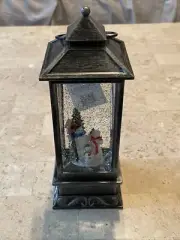 Alpine Light Up Snow Globe House Decore With Cute Snowmen And Trees! Brand New!