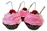 DEZICAKES Fake Cupcakes & Cake Artificial Food Sundae Cupcakes w/spoon Set of 3