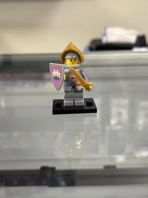 Lego Minifigures Series 23 Knight of The Yellow Castle Retired/Rare