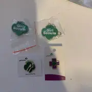 4 Girl Scout/ Brownie Zipper Pulls And 2 Pins