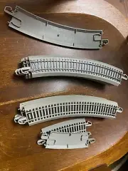 FOURTEEN BACHMANN E-Z TRACK SYSTEM HO SCALE CURVED TRACK