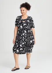 [TS] Taking Shape Keyhole Neck Luna Tulip Dress Size 16 in Black / Ivory - Plus Size Women's Clothing Black / Ivory