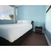 Downtown, Prime Location, Sleeps 4/business/convenient/roku Tv