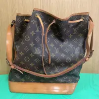 在飛比找蝦皮購物優惠-LOUIS VUITTON 路易威登 肩背包 束口包 M42