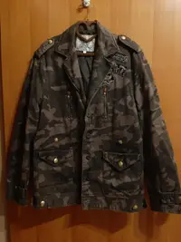 在飛比找露天拍賣優惠-BIG TRAIN 軍裝迷彩外套 男生二手大衣 羅志祥MV款
