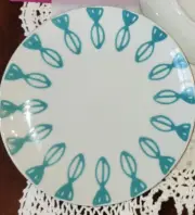 NWT Set of 4 Crate & Barrel White/Aqua Fish Pattern 8” Salad Ceramic Plates