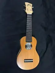 Soprano ukulele with Maple and Mahogany