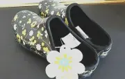 Spring Gardening Clogs Slip on Shoe Bees Black Yellow w/ Cushioned Sole Sz 7