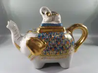 在飛比找Yahoo!奇摩拍賣優惠-日本回流 泰國制作 象形茶壺，大小象層疊排列，鼻子尾巴和茶蓋