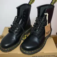 在飛比找Yahoo!奇摩拍賣優惠-經典光面 DR.MARTENS 1460 8孔 馬丁靴 黑色