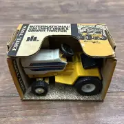 1/16 Vintage International 1650 Cub Cadet Lawn & Garden Tractor ERTL New W/Box