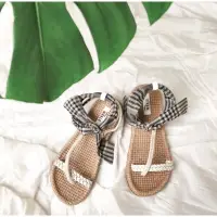 在飛比找蝦皮購物優惠-現貨 泰國設計品牌 手工編織涼鞋 拖鞋  2 teen 黑白