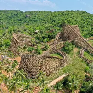 五星富國島~珍珠野生動物園、最長跨海纜車、地中海小鎮、出海跳島親子遊5日