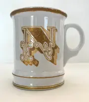 WILLIAMS SONOMA WHITE GOLD PORCELAIN MUG, "N" INITIAL MONOGRAM, 4.5" TALL, 16 OZ