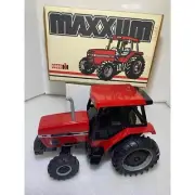 Ertl Case International Maxxum MFD Tractor 1989 Dealer Kansas City, Diecast 1/16