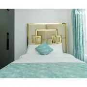Nice Apartment In Wood Avenue