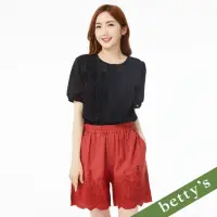 在飛比找momo購物網優惠-【betty’s 貝蒂思】鬆緊刺繡素色短褲(紅色)