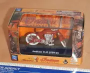 NEW-RAY 1912 INDIAN V-2 MOTORCYCLE, 1/32 SCALE, NEW