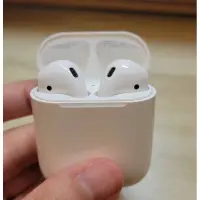 在飛比找蝦皮購物優惠-二手 AirPods 2 (lighting) 剩充電盒