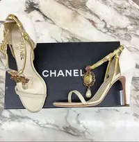 在飛比找Yahoo!奇摩拍賣優惠-Chanel香奈兒琉璃高跟鞋36碼 9成新 vintage 