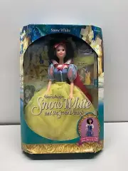 Walt Disney Snow White And The Seven Dwarfs Barbie Doll 7783 Mattel 1992 NIB