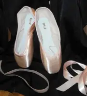 Bloch Satin Toe Pointe shoes Ribbon & Elastic included Suprima S0132L 4 widths