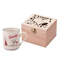 在飛比找momo購物網優惠-【小禮堂】SNOOPY 史努比 陶瓷馬克杯附木盒 300ml