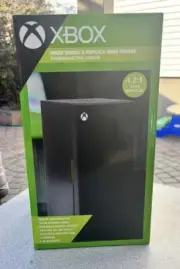 XBOX SERIES X REPLICA MINI 8 CAN FRIDGE (Thermoelectric Cooler) - NEW
