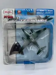 Maisto Tailwinds Fresh Metal Messerschmitt Me-262 Die Cast Vehicle/Stand, 2011