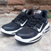 在飛比找蝦皮購物優惠-Nike Air 270s 男士運動鞋純黑校鞋純黑校鞋學校運