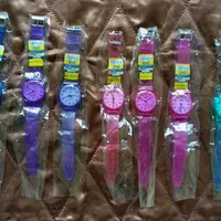 在飛比找蝦皮購物優惠-Smartwatch 女士透明手錶隨機手錶展示智能手錶高品質