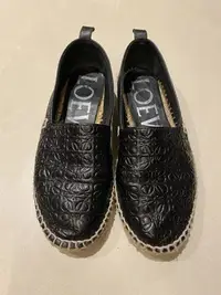 在飛比找Yahoo!奇摩拍賣優惠-Loewe 黑色 全真皮logo 壓紋 草編鞋 休閒鞋