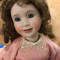 在飛比找Yahoo!奇摩拍賣優惠-THE HANDCRAFTED PORCELAIN DOLL