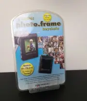 Digital keychain photo frame