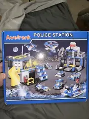 Police Station Building And 8 Vehicle Building Blocks Toy Bricks Set. 807 Pieces