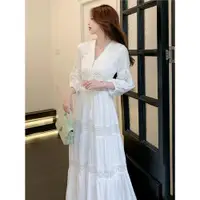 在飛比找ETMall東森購物網優惠-夏季白色蕾絲沙漠海邊度假長裙
