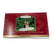 Hallmark Keepsake Woodstock On Doghouse A Snoopy Christmas Base Display 2000