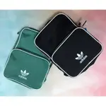 『小蘑菇日本走跳～購』現貨 ADIDAS BACKPACK MINI BAG 三葉草 黑白 綠白 後背包CW0624