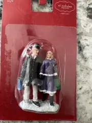Couple w/bags St Nicholas square accessory