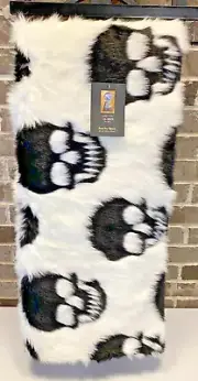 Cynthia Rowley Halloween FURRY White W/Black SKULLS Faux Fur Throw Blanket 60x50
