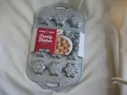Nordic Ware Holiday Collection Frosty Snow Flakes Bites Pan Cast Aluminum USA