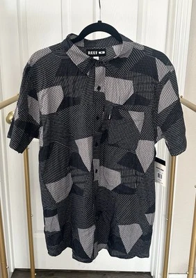 Reef Durant Short Sleeve Button Up Shirt Size Medium